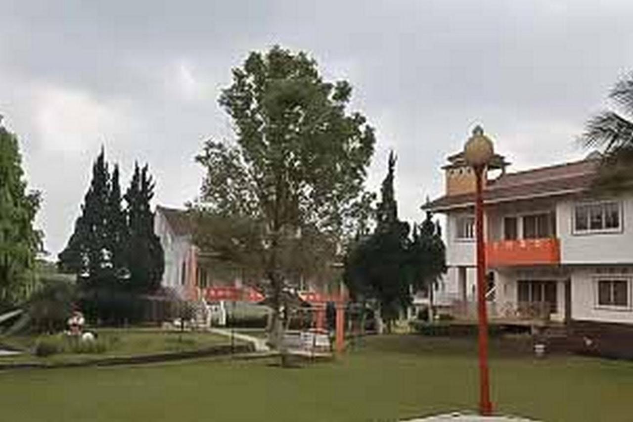 Hotel Puspa Sari Redpartner Ciater Buitenkant foto