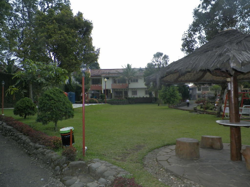 Hotel Puspa Sari Redpartner Ciater Buitenkant foto